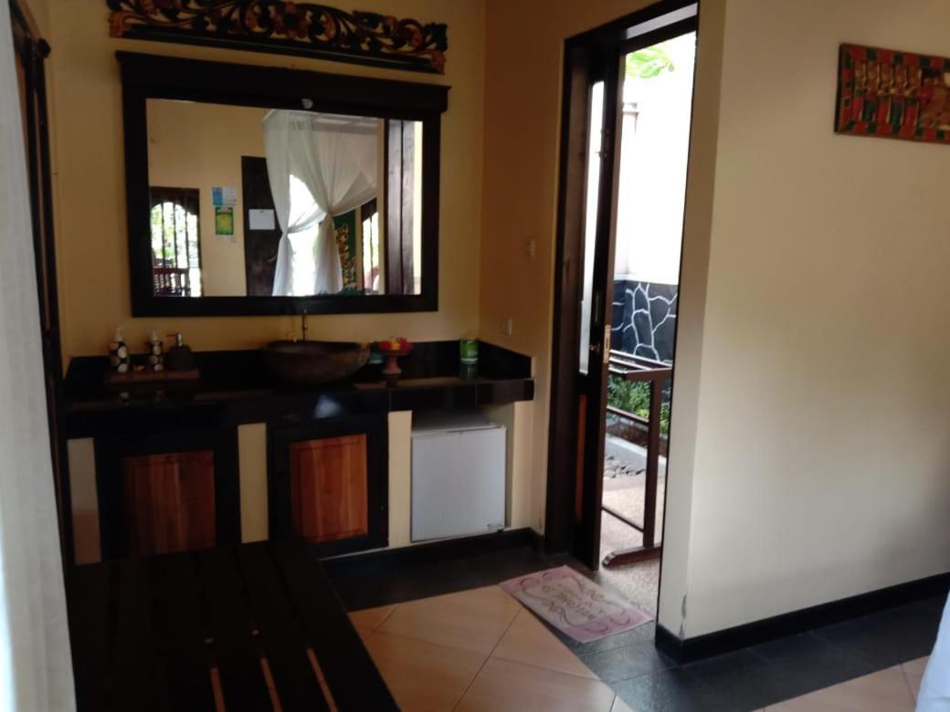 Tirta Sari Bungalow Pemuteran  Luaran gambar